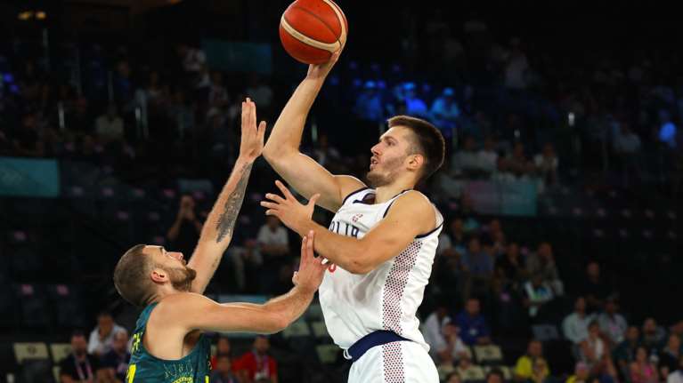 Ολυμπιακοί Αγώνες 2024: Στα ημιτελικά η Σερβία, κέρδισε την Αυστραλία κάνοντας ανατροπή από το -24 [βίντεο]