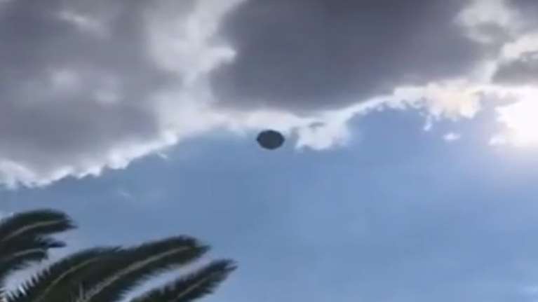 Χαλκιδική: Ανεμοστρόβιλος χτύπησε παραλία στη Χαλκιδική – Πανικός στους λουόμενους [βίντεο]