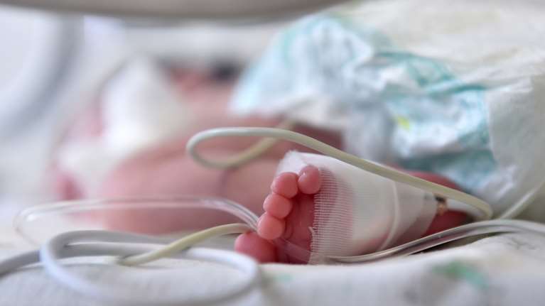 Σοκ στην Κάλυμνο: Μαιευτήρας ξέχασε το κεφάλι εμβρύου στην κοιλιά εγκύου