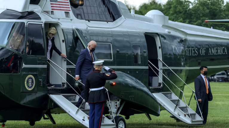 Ο Μπάιντεν καλωσορίζει τον Commander στο Λευκό Οίκο - Ο νέος γερμανικός ποιμενικός της οικογένειας [εικόνα - βίντεο]