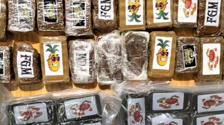 "Έσπρωχναν" ναρκωτικά σε παιδιά πλούσιων οικογενειών - Τα συνθηματικά του κυκλώματος και το κόλπο με τους χυμούς και τα λάδια