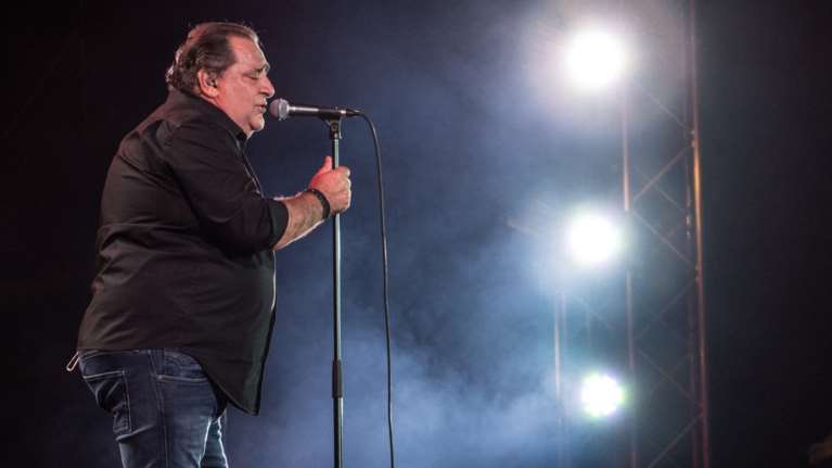 Βασίλης Καρράς: Αγαπήθηκε &quot;από τον βορρά μέχρι τον νότο&quot; - Ο όρος για να πει το &quot;Άστην να Λέει&quot; των Πυξ Λαξ