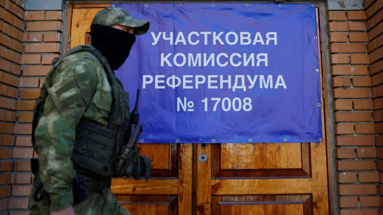 Υπό την απειλή όπλου ολοκληρώνονται τα "ψευδοδημοψηφίσματα" στην Ουκρανία - Τι θα ακολουθήσει - Έρχονται κυρώσεις από την Ε.Ε.