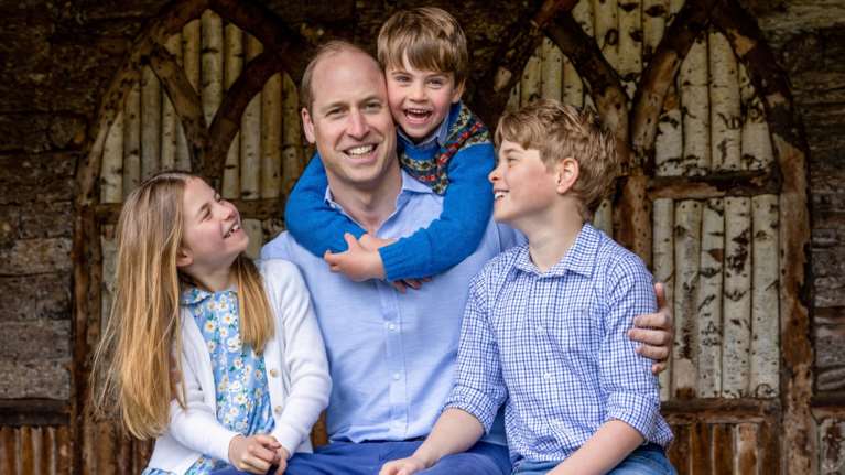 Ο Γουίλιαμ πήγε με τον πρίγκιπα Τζορτζ σε αγώνα κρίκετ και έκλεψε την παράσταση [εικόνες]