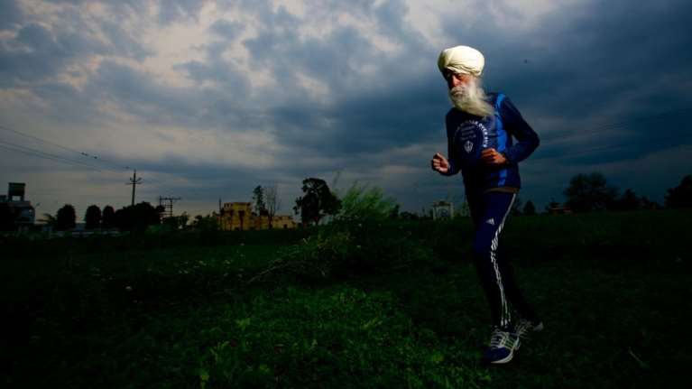 Ο γηραιότερος μαραθωνοδρόμος πέθανε σε ηλικία 114 ετών: Η απίθανη ιστορία του Φάουτζα Σινγκ [εικόνες]