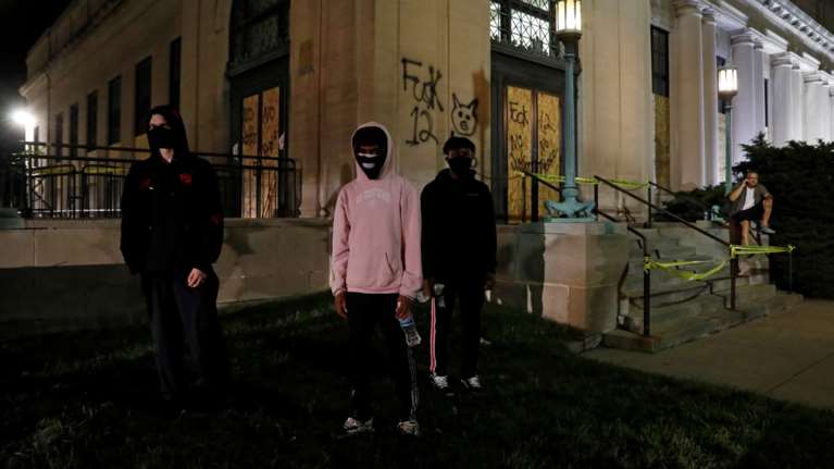 Νέο σοκ στις ΗΠΑ: Ένας έφηβος πίσω από τους δυο φόνους στις διαδηλώσεις του Ουισκόνσιν [βίντεο]