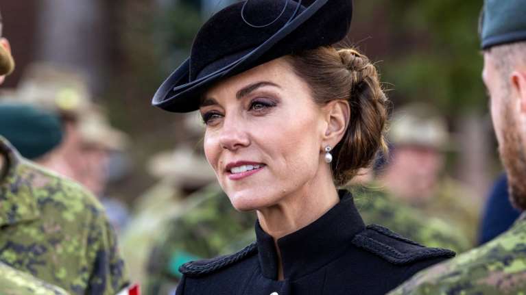 Μαργαριτάρια στο πένθος: Η Κέιτ Μίντλετον και η λεπτομέρεια στο ντύσιμό της που δεν κατανόησε κανείς