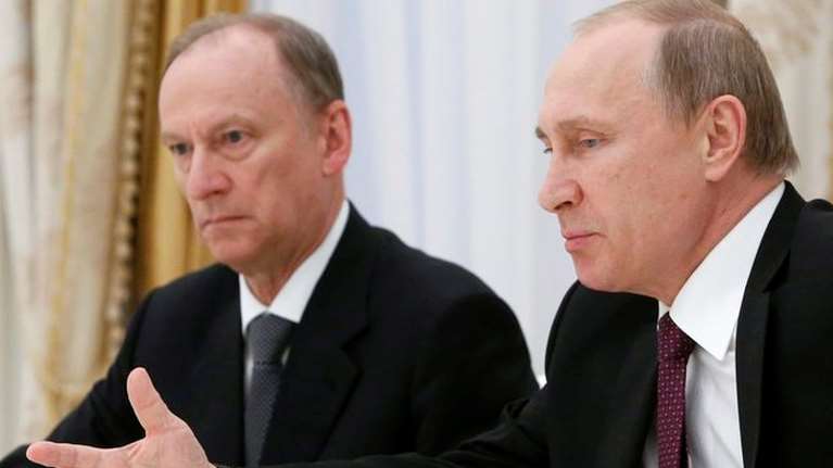 Τι συμβαίνει με τον πιο στενό συνεργάτη του Πούτιν - Δηλητηρίασαν το &quot;γεράκι&quot; του Κρεμλίνου ή είναι fake news;