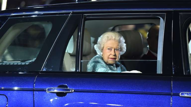 Πότε ξεκίνησε η επιδείνωση της υγείας της Βασίλισσας Ελισάβετ: Η νοσηλεία, ο κορονοϊός και οι απουσίες