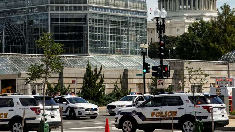 ΗΠΑ: Τρόμος στο Καπιτώλιο - Άνδρας απειλούσε να πυροδοτήσει βόμβα - "Φέρτε εδώ τον Τζο Μπάιντεν"