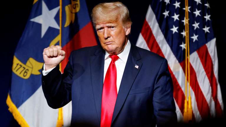 Ο Ντόναλντ Τραμπ επέστρεψε σε Facebook και YouTube: "Συγγνώμη που σας άφησα να περιμένετε"