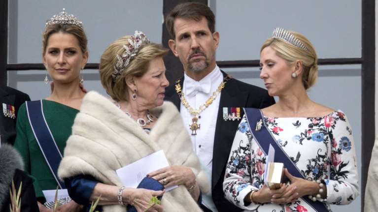 Πάμπλουτη, κοσμοπολίτισσα και &quot;Queen of Greece&quot;: Η Daily Mail έδωσε στη Μαρί Σαντάλ τον τίτλο που πολύ θα ήθελε