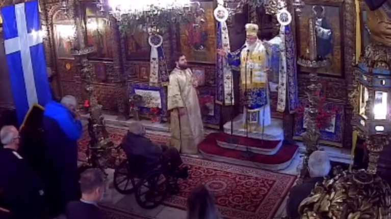 Κοζάνη: Απίστευτα σεξιστικό σχόλιο Μητροπολίτη - &quot;Οι γυναίκες δε μπορείτε να κλείσετε τα στόματά σας; Πώς τις αντέχετε;&quot; [Βίντεο]