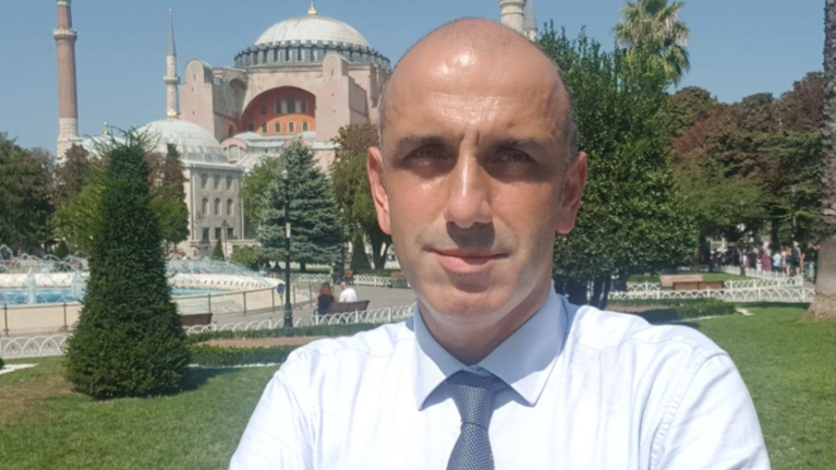 Συγκινεί ο Μανώλης Κωστίδης: &quot;Ο κορονοϊός είναι μια περιπέτεια μοναξιάς - Ευχαριστώ τη Μαρέβα Μητσοτάκη&quot;