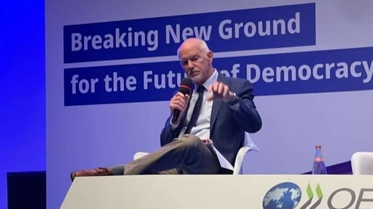 Γ. Παπανδρέου: Η εξουσία στα χέρια λίγων ανθρώπων υπονομεύει την ίδια την δημοκρατία