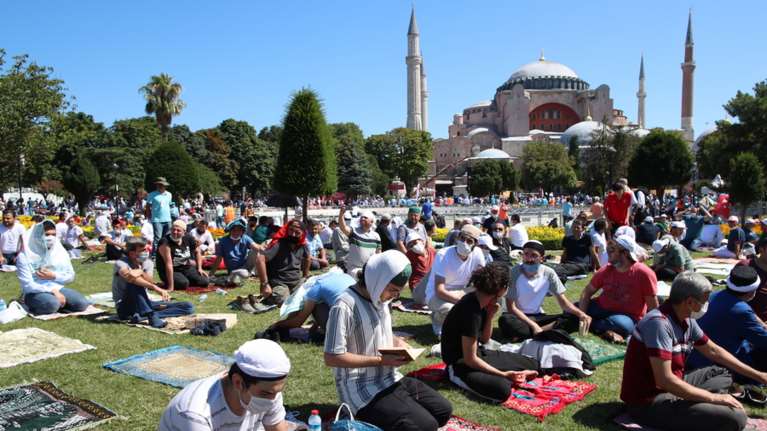 Le Figaro: Η κοσμική χώρα του Κεμάλ πέρασε - Ο Ερντογάν δεν σταματά να την αποδομεί