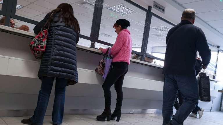 Φορολογία 2021: Ποιοι γλιτώνουν έως και 5.451€ και ποιοι θα πληρώσουν επιπλέον ως και 1.500€ [πίνακας]