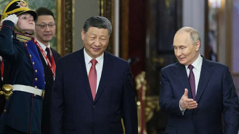 Στο πλευρό του Πούτιν ο Σι Τζινπίνγκ: Θα σταθούμε στο πλευρό σας απέναντι στην ηγεμονική καταδίωξη της Δύσης