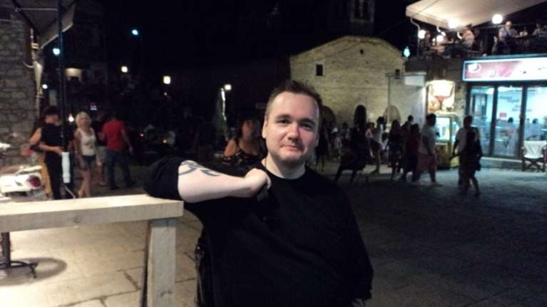 Αυτός είναι Ρώσος γνωστός μπλόγκερ που συνελήφθη για τις φάρσες για βόμβες σε &quot;Ελ. Βενιζέλος&quot; και νοσοκομεία