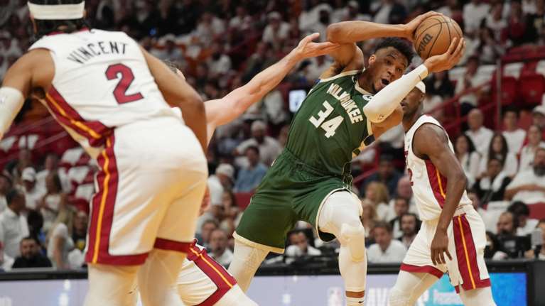 Χιτ – Μπακς 119-114: Μυθικός Μπάτλερ, δεν έφτανε ο Γιάννης για τα "ελάφια" [βίντεο]