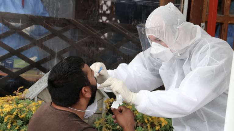 Λάρισα: Πέντε νέα κρούσματα κορονοϊού στον οικισμό Ρομά στη Νέα Σμύρνη