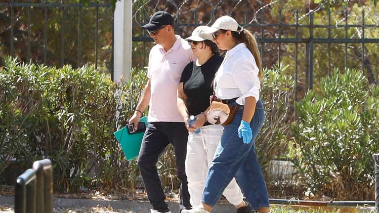 Παλαιό Φάληρο: Μυστήριο με τα χάπια που προσπάθησε να ξεφορτωθεί η 32χρονη - Τα σενάρια που εξετάζουν οι αρχές