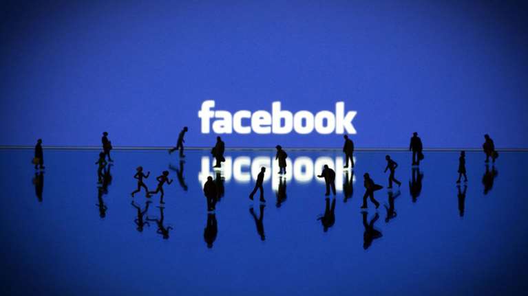 Facebook: Απανωτά τα χτυπήματα - Πωλούνται δεδομένα 1,5 δισ. χρηστών σε χάκερ