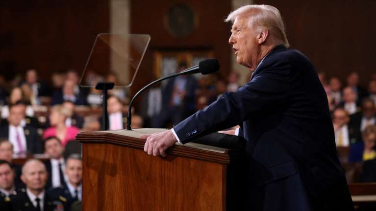 Ανάλυση Politico: O Τραμπ θέλει να διαλύσει την Ευρωπαϊκή Ενωση και να την ξαναφτιάξει στα μέτρα του