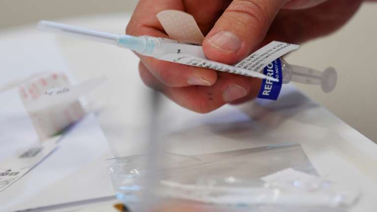 Κορονοϊός: Νέες εξελίξεις για το εμβόλιο - Αρχίζει η τρίτη φάση δοκιμών από την Johnson &amp; Johnson