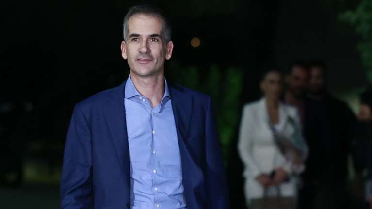 Ο Μπακογιάννης κατηγορεί τον Δούκα για τη δικαστική απόφαση που ξανανοίγει το κλαμπ στη Βουλιαγμένης