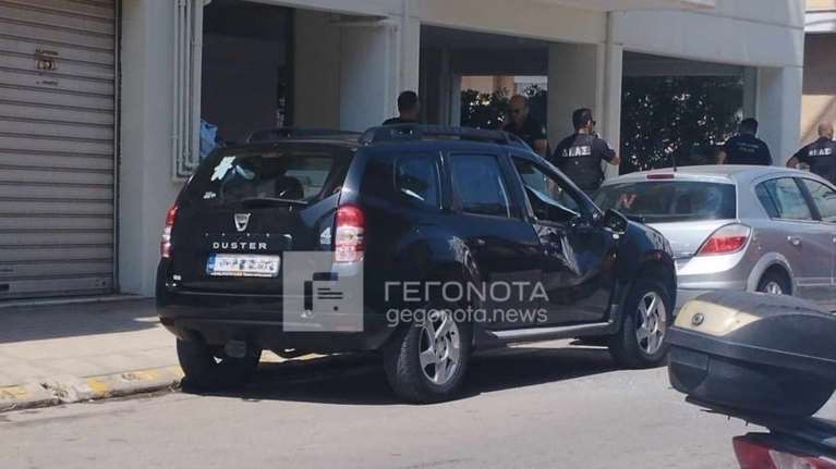 Σοκ στον Βόλο: Άνδρας έπεσε από τον 4ο όροφο πολυκατοικίας και &quot;προσγειώθηκε&quot; πάνω σε τζιπ [εικόνες]