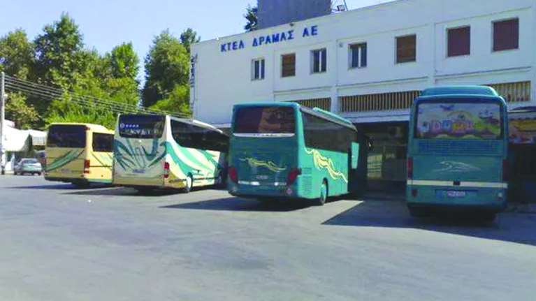 Δράμα: &quot;Μαμά, είμαι στο πουθενά&quot; - Οδηγός ΚΤΕΛ φέρεται να εγκατέλειψε 12χρονα στα χωράφια - &quot;Καλά έκανε&quot; λέει ο πρόεδρος