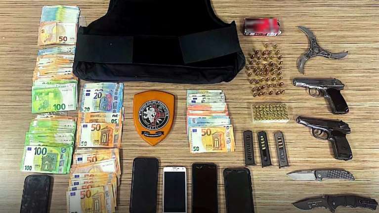 Τέλος στη δράση σπείρας που εκβίαζε καταστηματάρχες σε Μύκονο και Αττική