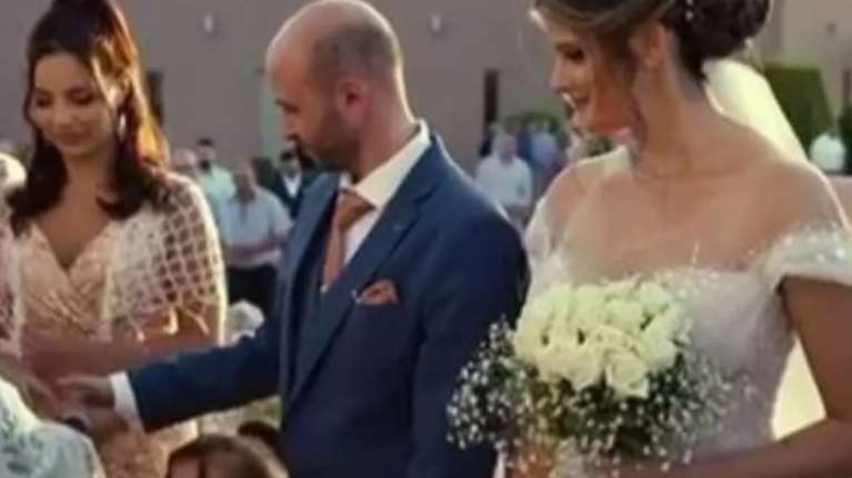 Viral η απίθανη γκάφα ιερέα στην Κρήτη - Πήγε να παντρέψει τον γαμπρό με την... κουμπάρα [βίντεο]