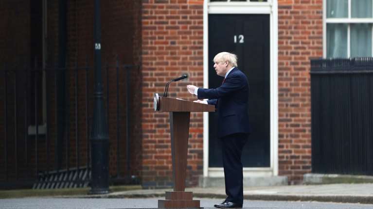 Η πρώτη εμφάνιση Μπόρις Τζόνσον: Δεν ανακοινώνει ακόμη χαλάρωση του lockdown