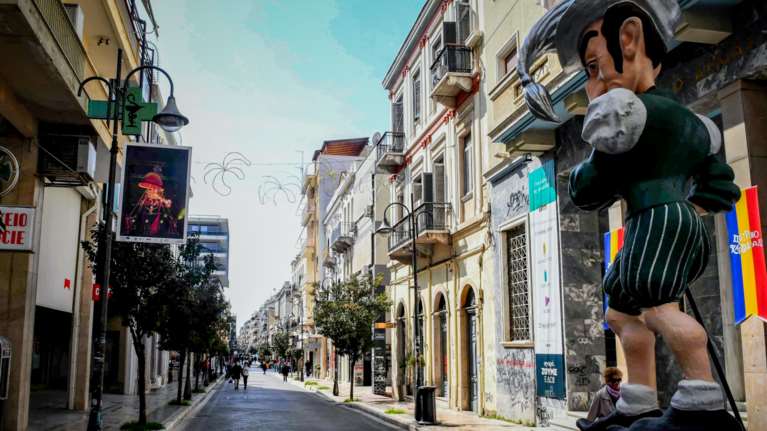 Σάλος στην Πάτρα: Σχεδίαζαν αποκριάτικη εκδρομή με... χαρτί γιατρού