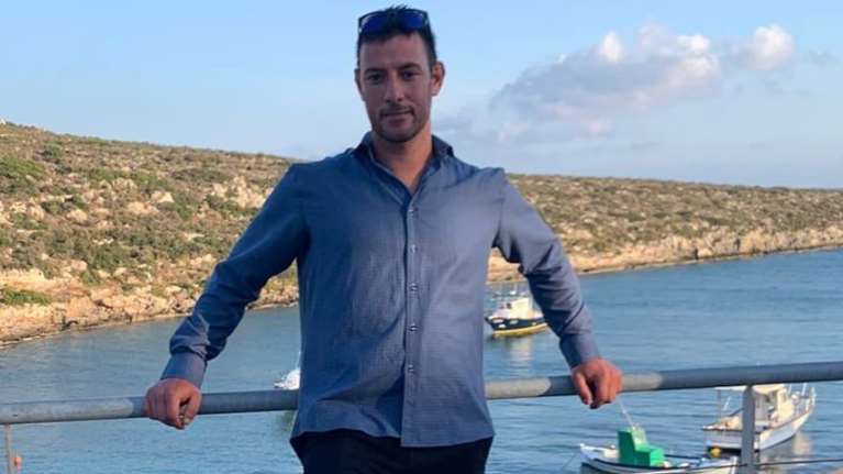 Κύθηρα: Εξαγριωμένοι οι φίλοι του 30χρονου Κοσμά - &quot;Οι λίγοι ισχυροί κατάφεραν να φάνε ένα πολύ καλό παιδί&quot; [βίντεο]