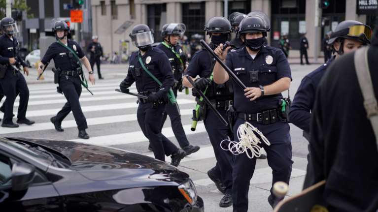 Έλληνας περιγράφει το χάος στο Λος Άντζελες: &quot;Μπορεί ανα πάσα στιγμή να σε σκοτώσουν&quot;