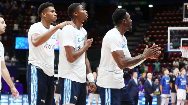 Αδέρφια Αντετοκούνμπο: Νέο μεγάλο αφιέρωμα της FIBA - "Το αμερικανικό όνειρο σφυρηλατημένο στην Αθήνα"