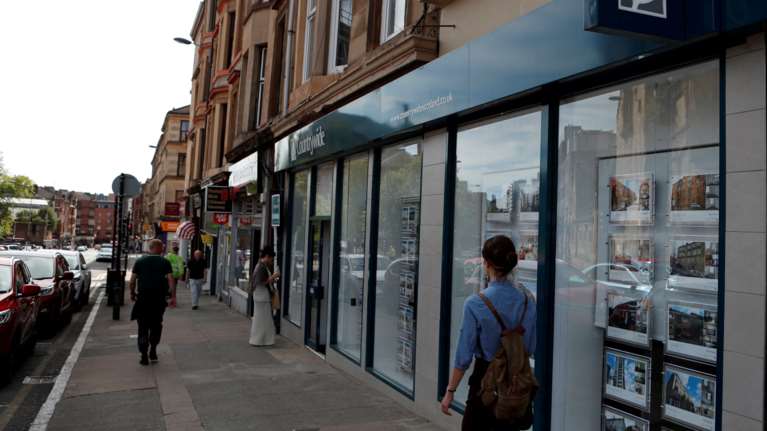 Kλείνει τα σύνορά της η Σκοτία λόγω της πανδημίας του κορονοϊού