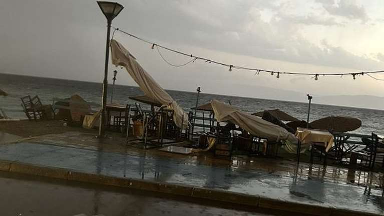 Ξαφνικό μπουρίνι χτύπησε Σέρρες και Καβάλα - Μεγάλες ζημιές, ξεριζώθηκαν δέντρα [εικόνες]