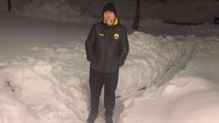 &quot;Κάποιοι πέθαναν γιατί δεν πρόλαβαν να φτάσουν στο σπίτι&quot;: Συγκλονίζει Ελληνας ιερέας στο Μπάφαλο για τη χιονοθύελλα