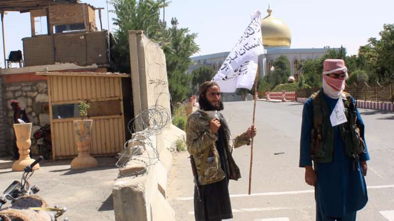 Αφγανιστάν: Οι Ταλιμπάν ελέγχουν τα μισά εδάφη - Ενα βήμα μακριά απ’την Καμπούλ - Δικό τους το οπλοστάσιο των Αμερικανών