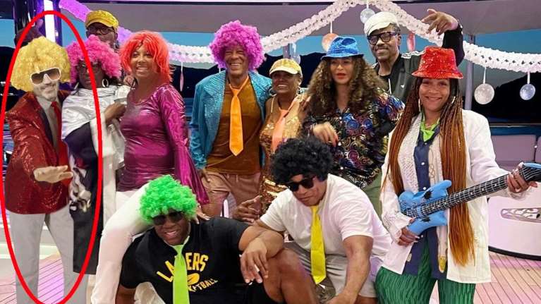 Επικό τρολάρισμα από τον Τζίμι Κίμελ στον Μάτζικ Τζόνσον για τις διακοπές του στην Ελλάδα [εικόνες]