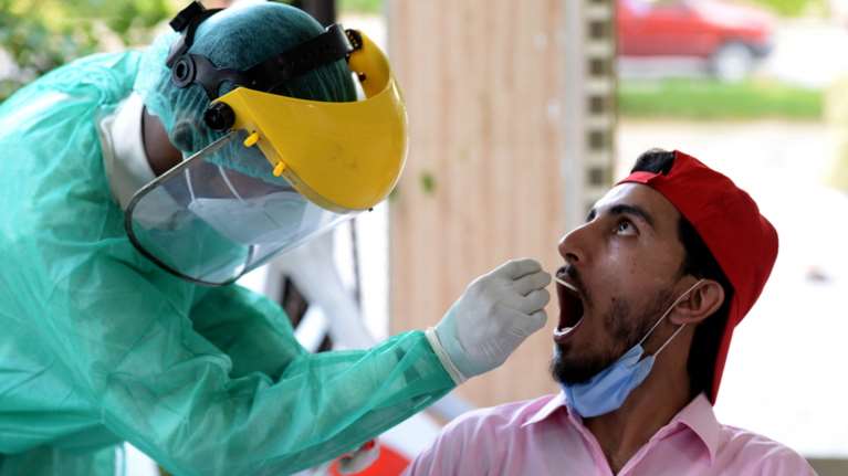 &quot;Καμπανάκι&quot; από τον ΠΟΥ: Τουλάχιστον 1 εκατ. κρούσματα κορονοϊού από Μαρόκο μέχρι Πακιστάν