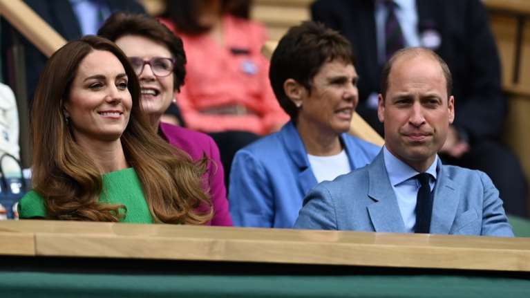 Στην Ιορδανία Κέιτ και Γουίλιαμ για τον βασιλικό γάμο της χρονιάς - Εντυπωσιακή η Μίντλετον με κοστούμι Alexander McQueen