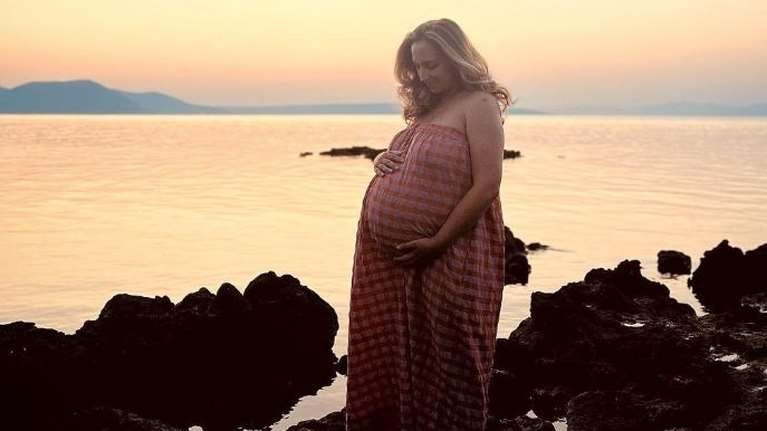 Κλέλια Πανταζή: Γέννησε το τρίτο της παιδάκι - Η φωτογραφία μέσα από το μαιευτήριο