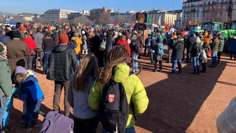Και η Ελβετία στη δίνη των αγροτικών κινητοποιήσεων: Τρακτέρ κατέβηκαν στους δρόμους στη Γενεύη - Η πρώτη κινητοποίηση στη χώρα