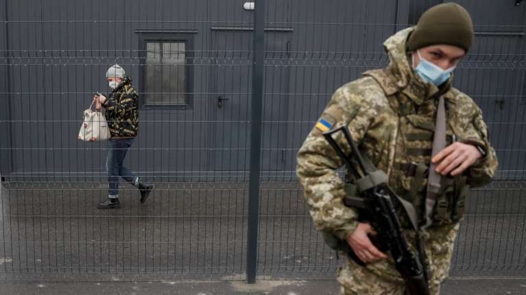 Ουκρανία: &quot;Ένας νεκρός στρατιώτης από βομβαρδισμούς φιλορώσων αυτονομιστών&quot;, σύμφωνα με τις ένοπλες δυνάμεις