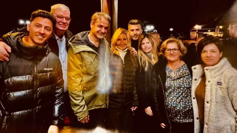 Η εξόρμηση Κυριάκου Μητσοτάκη και Μαρέβας στο Μέτσοβο: Πεζοπορία, βόλτες αλλά και επαφές για το ψηφοδέλτιο [εικόνες]